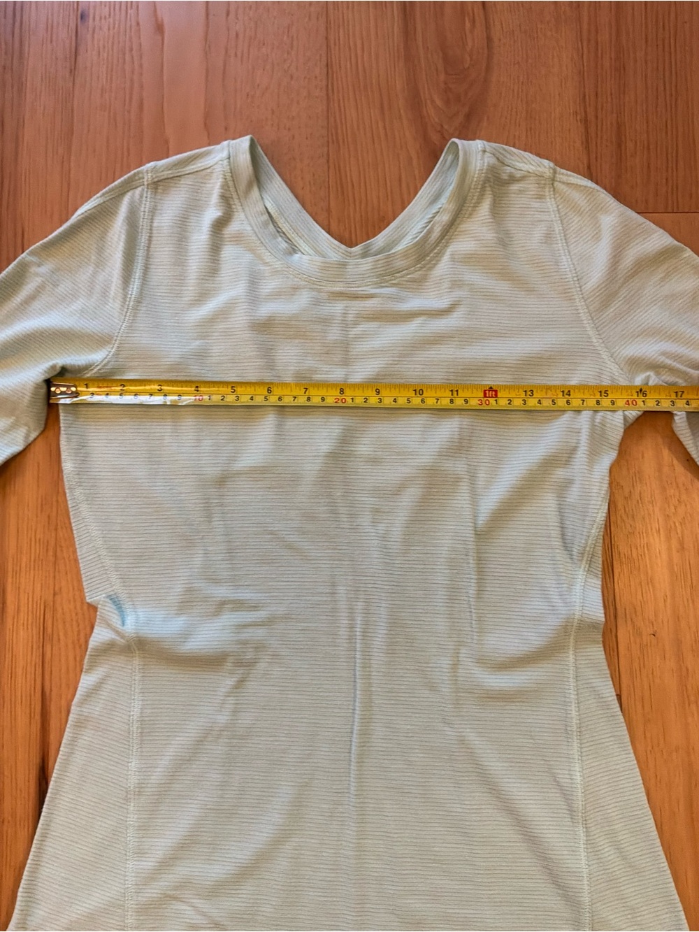 Lululemon Athletics Long-Sleeve V-Neck Top in Pale Sage, Size 4 - Picture 7 of 7